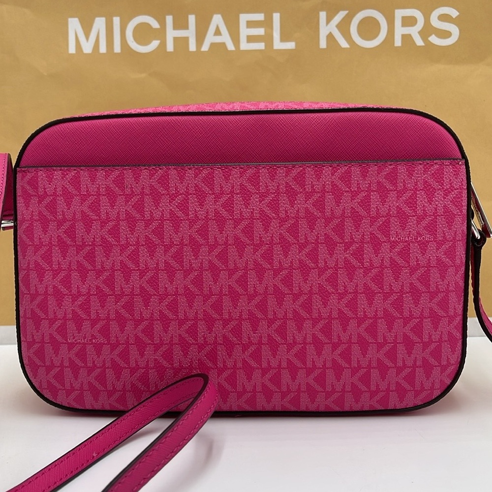 Michael Kors Jet Set Large Signature Logo Chain Crossbody Bag
Dragonfruit
NWT - Picture 5 of 16